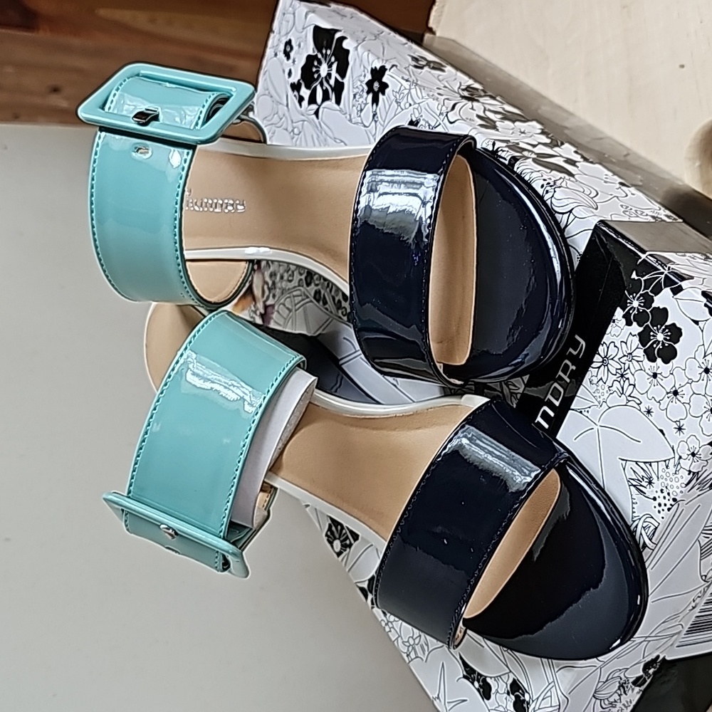 Chinese Laundry wedges